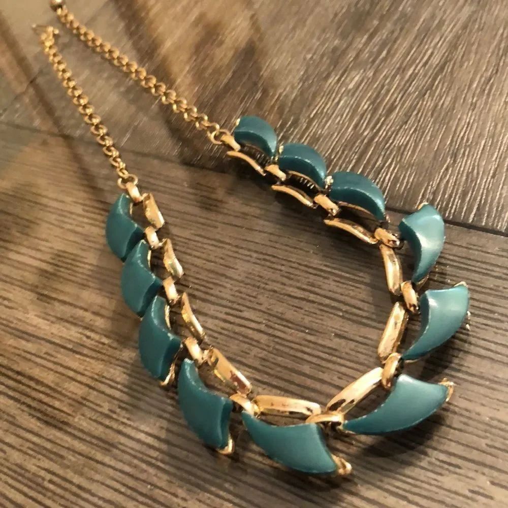 Vintage Mid Century Green Thermoset Plastic Necklace - Picture 11 of 16